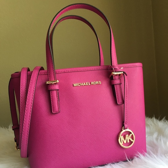 Michael Kors Handbags - Last one❗️Michael Kors carryall tote/Crossbody